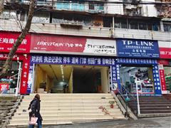 鸿通城对面解放路70平方旺铺直租